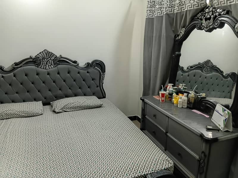 King bed with dressing table 2