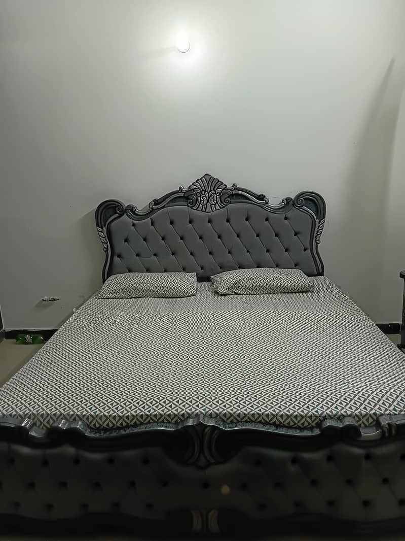 King bed with dressing table 3