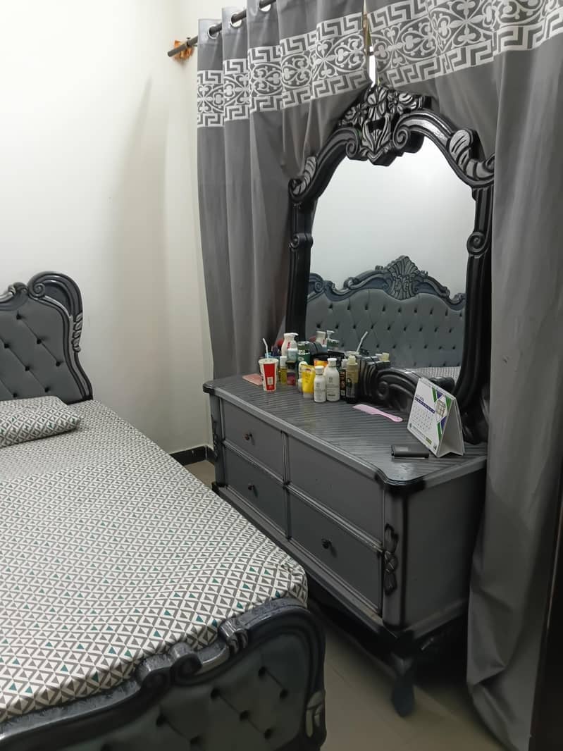 King bed with dressing table 4