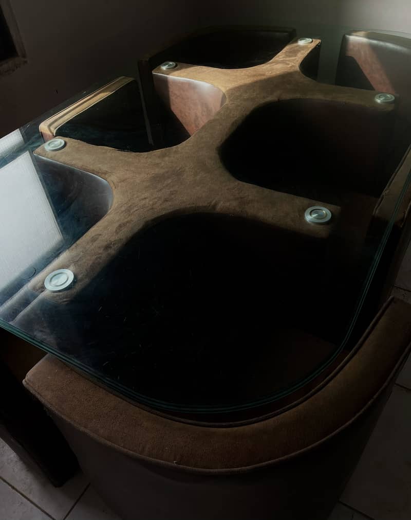 Dinning table 0