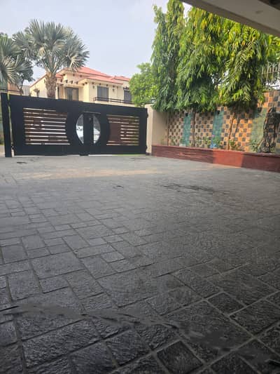 ONE KANAL BEAUTIFUL HOUSE AVAILABLE FOR SALEIN DHA PHASE 5 SECTOR K