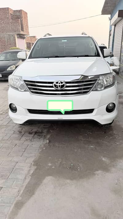 Toyota Fortuner V 2015 special edition 25th anniversary