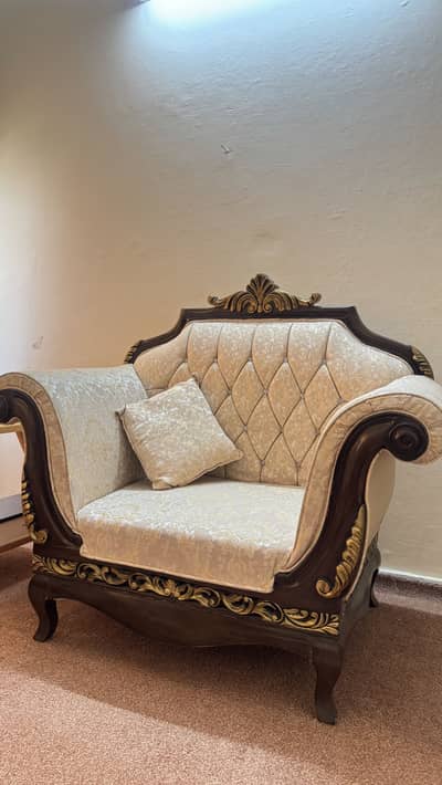 5 Seater CHINYOTI Sofas with Table