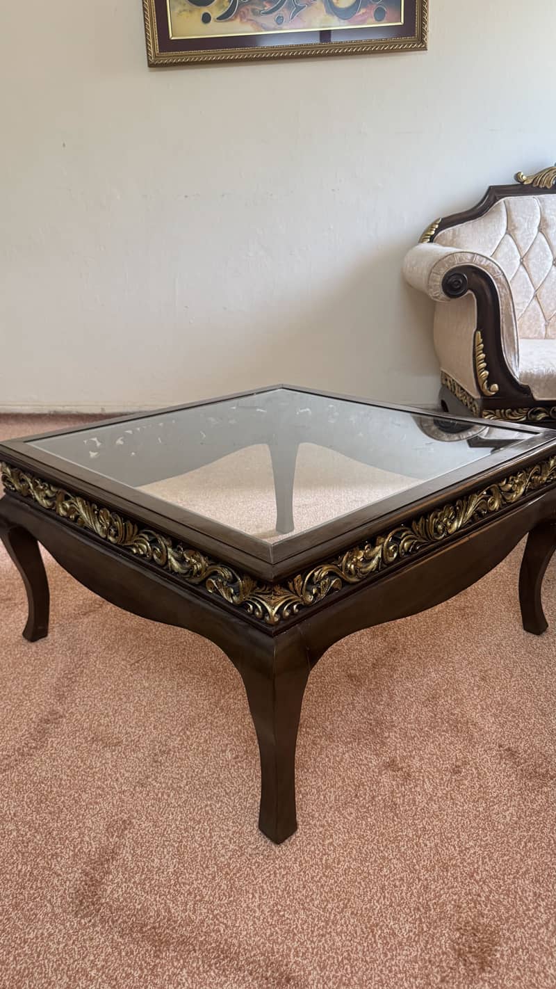 5 Seater CHINYOTI Sofas with Table 1