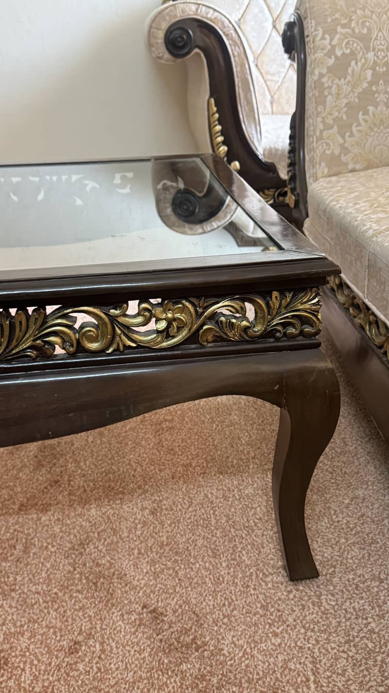 5 Seater CHINYOTI Sofas with Table 2