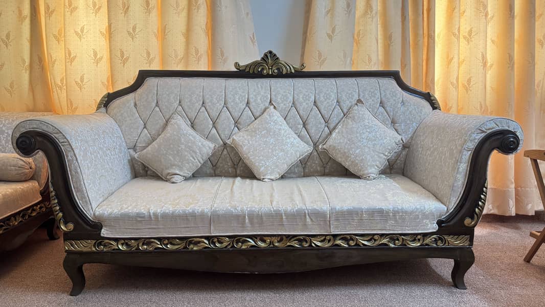 5 Seater CHINYOTI Sofas with Table 3