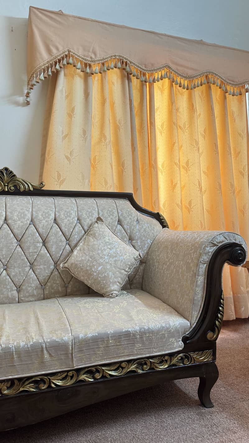5 Seater CHINYOTI Sofas with Table 6