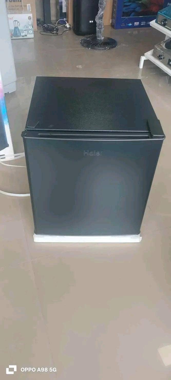 Mini fridge 0