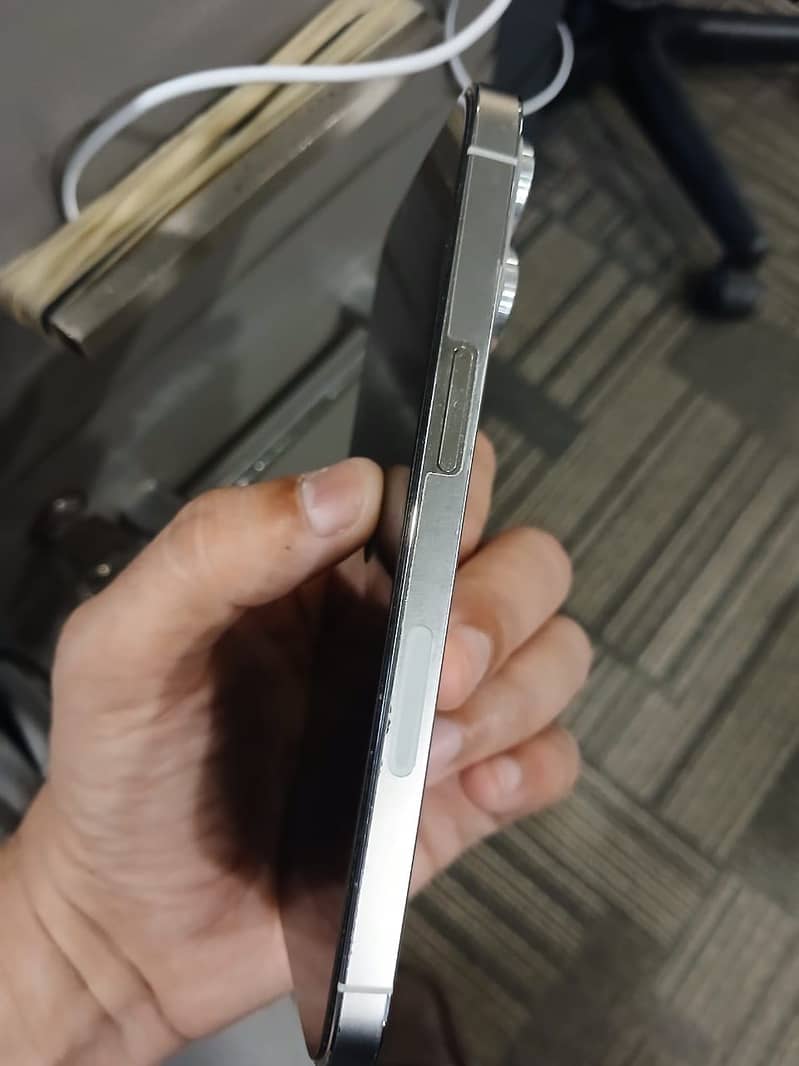 Apple iPhone 13 Pro 2
