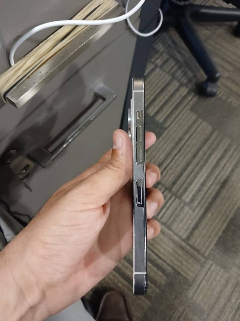 Apple iPhone 13 Pro 4