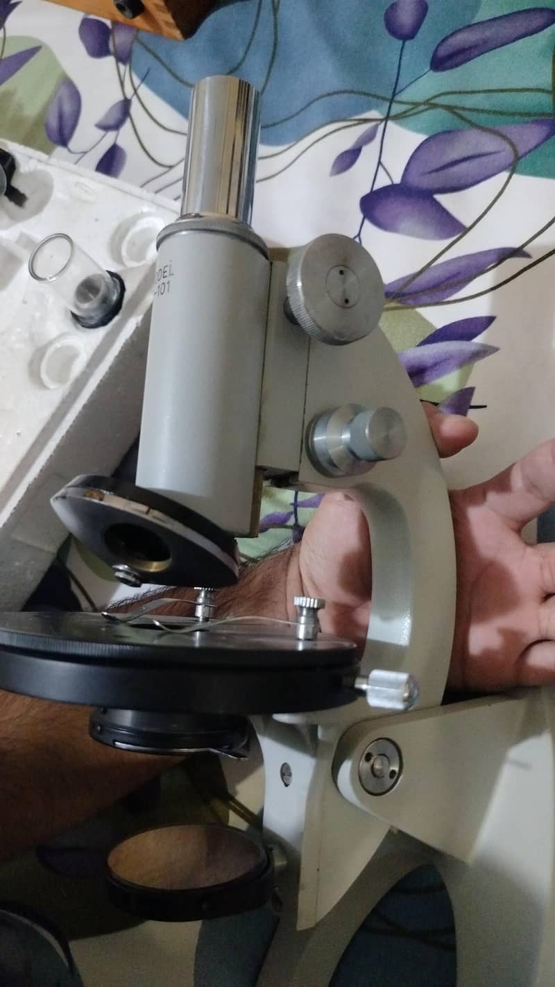 Microscope 3