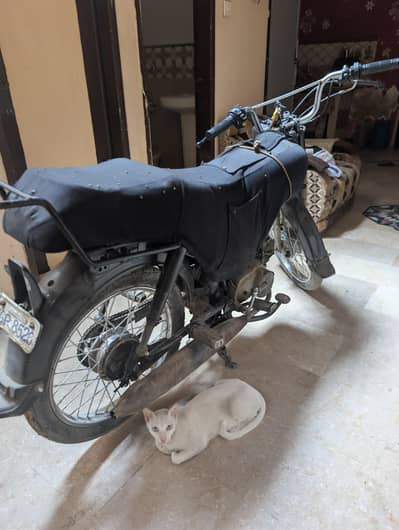 Doom bike hai 2012 ka mode hai body bulkul safe ha