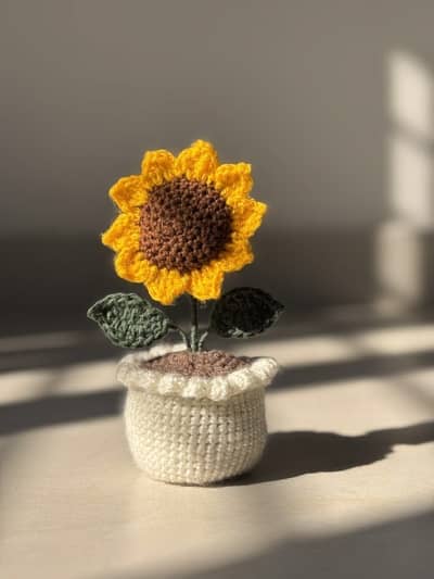 Crochet sunflower pot 