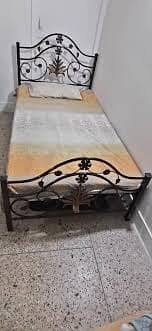 IRON SINGLE BED WITH MEETERS  GOOD CONDETION FORE SALE