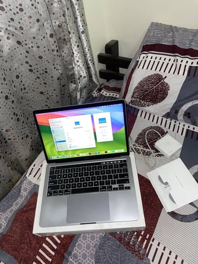Apple macbook pro m2 chip 8/256gb full box