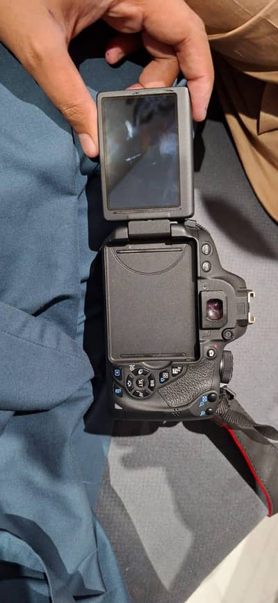 Cannon E0S 700D