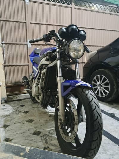 Yamaha FZR 250 inline 4