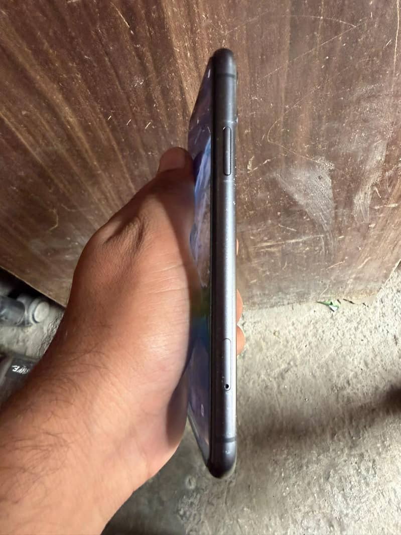 Apple iPhone 11 3