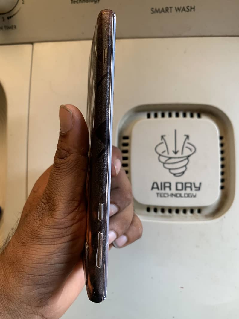 Sharp Aquos R2 1