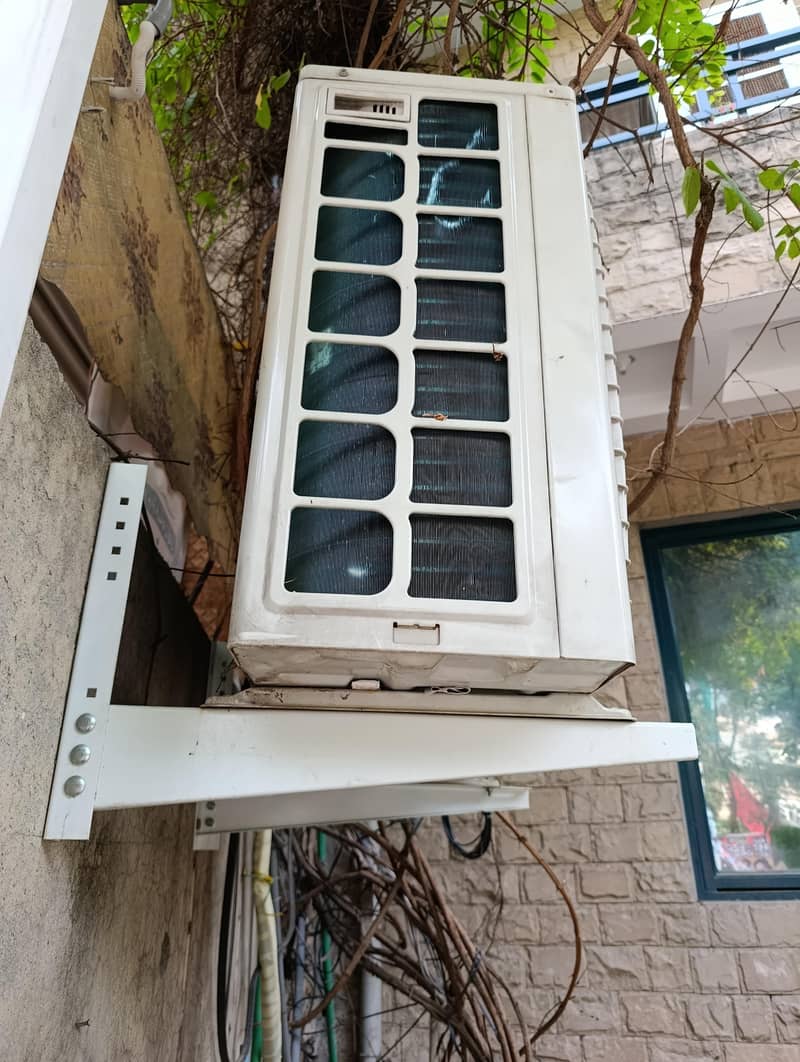 Excellent condition AC 1