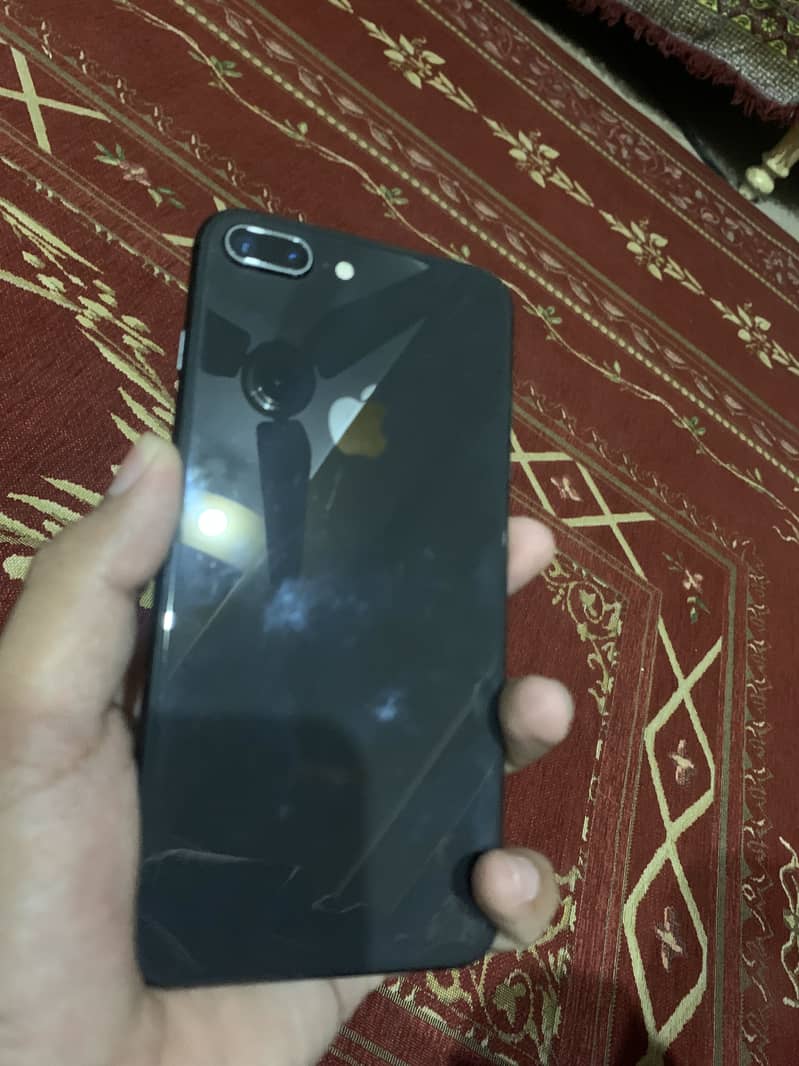 Apple iPhone 8 Plus 1