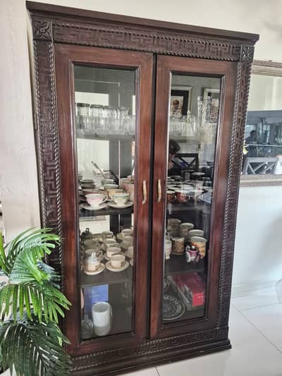 Dish cabinet