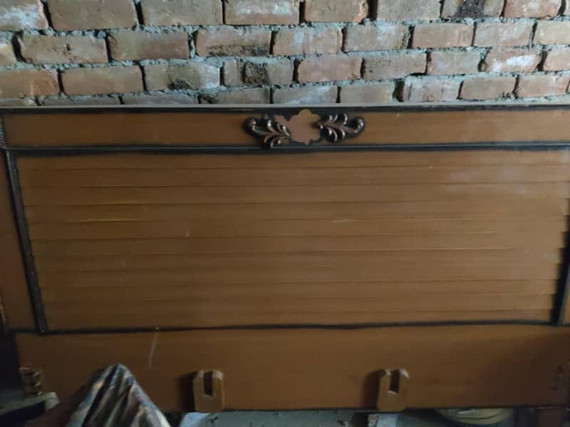 used double bed 0