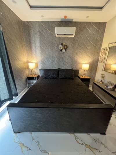 Simple modern style bed set
