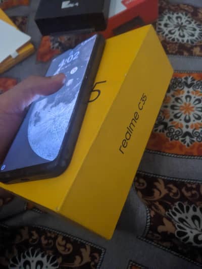 Realme C35