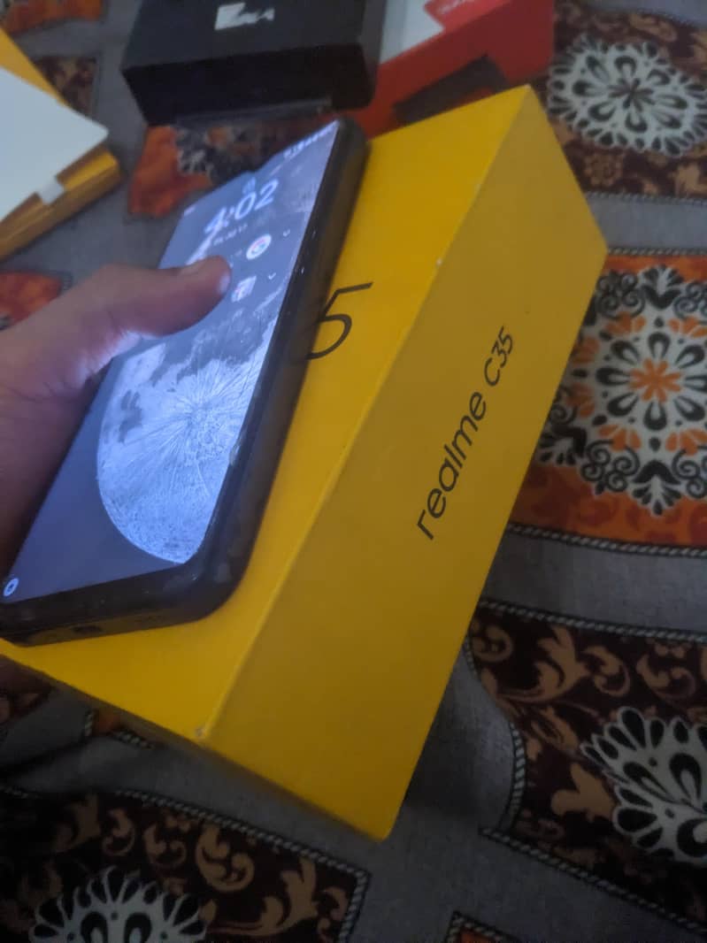 Realme C35 0