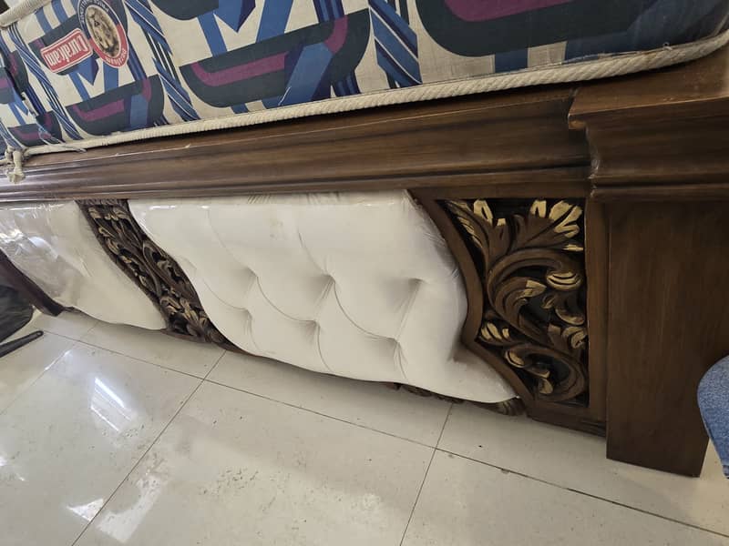King size bed 1