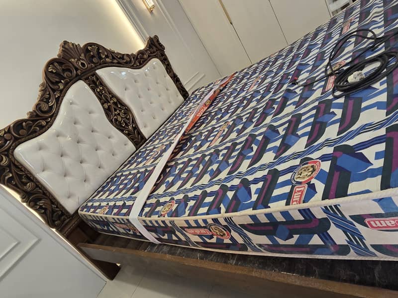 King size bed 3