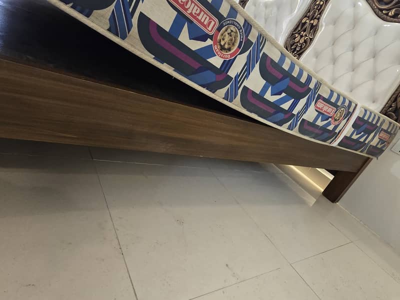 King size bed 6