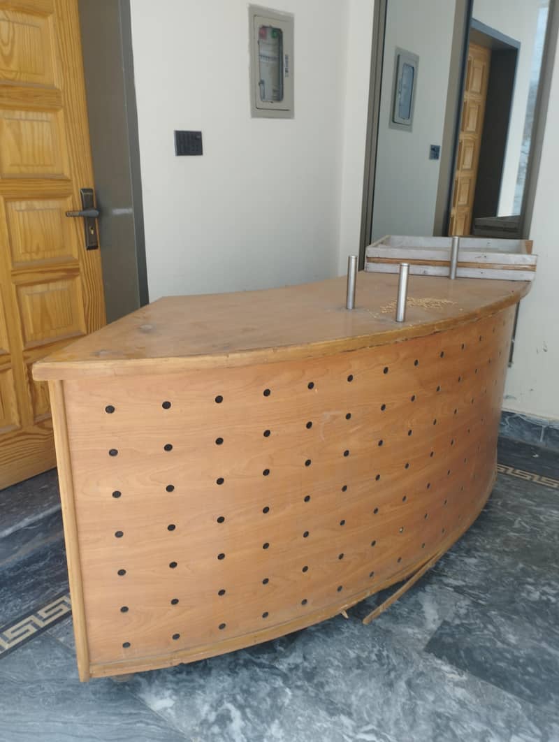 RECEPTION TABLE 1