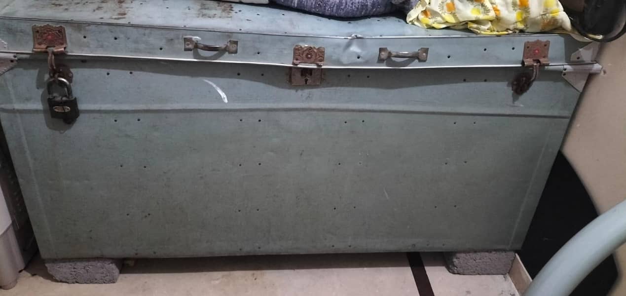Big storage box 0
