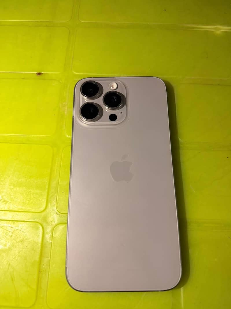 Apple iPhone 15 Pro Max 1