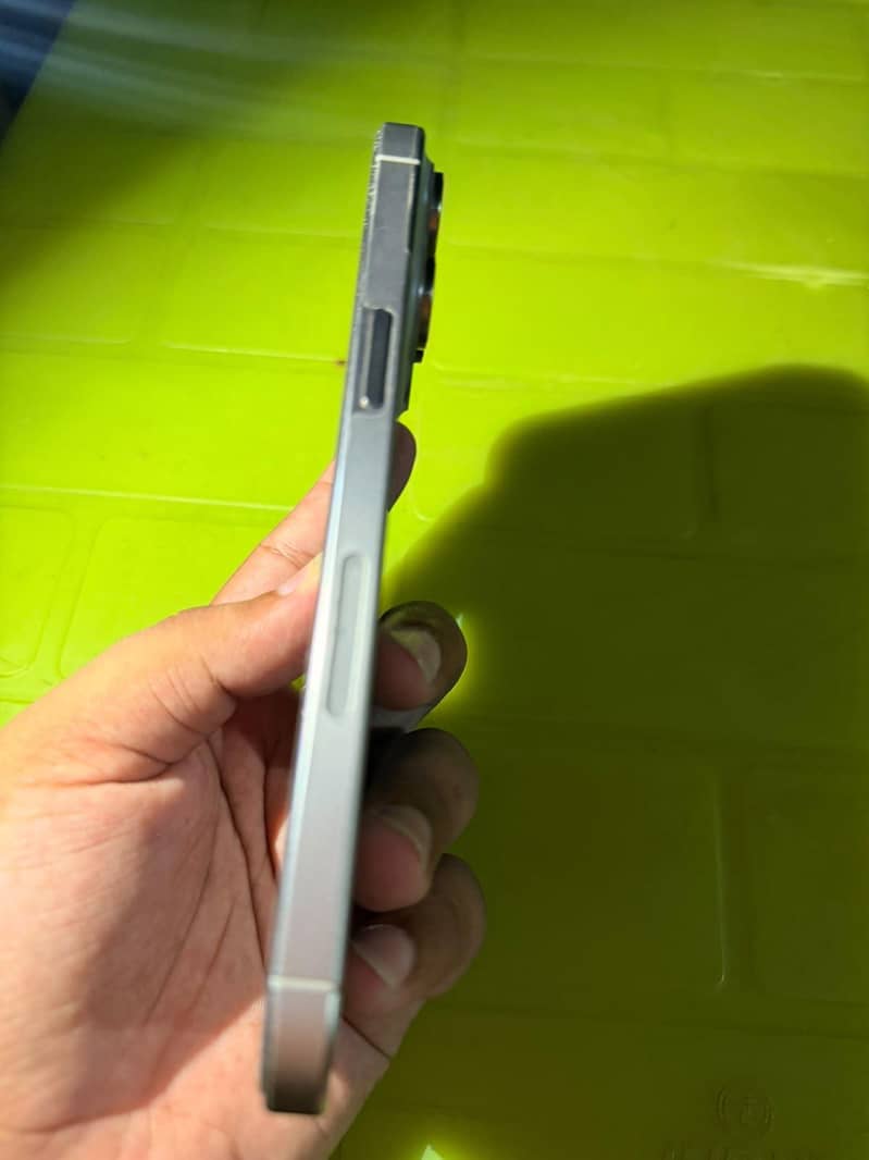 Apple iPhone 15 Pro Max 3