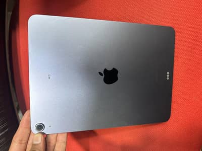 *iPad Air 5th Generation 64GB - 10/10 Condition*