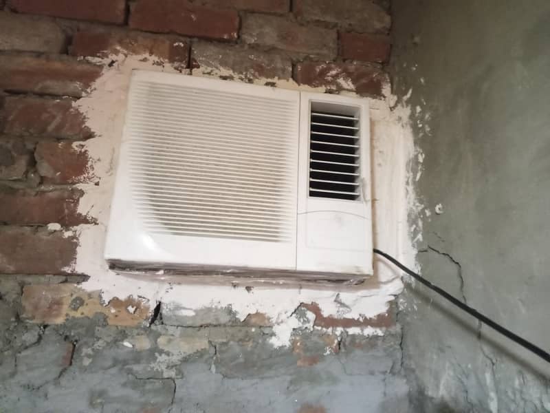 window AC 0.75 2