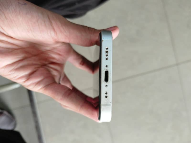 Apple iPhone 12 mini 0