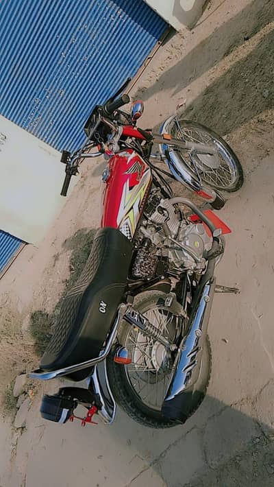 125 red colour 25 model 10/10 condetion