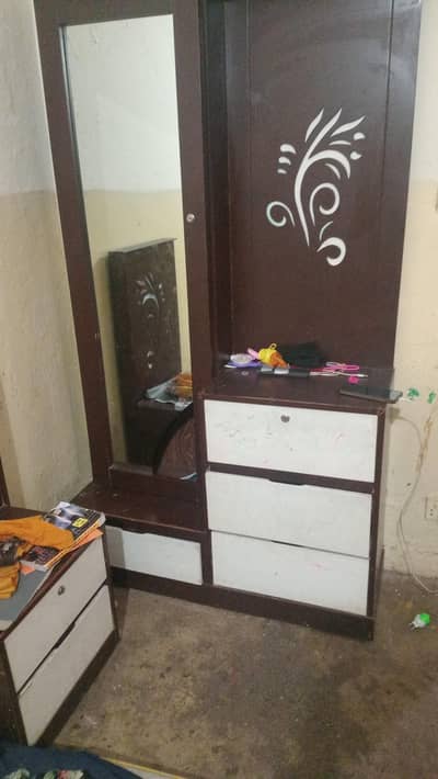 king bed 2 side table,bartan wali almari,dressing table,diamond matres