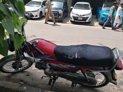 CD 70 BIKE FOR SALE. . . . . . URGENT SALE. . . . ONLY SERIOUS BUYERS CALL AT