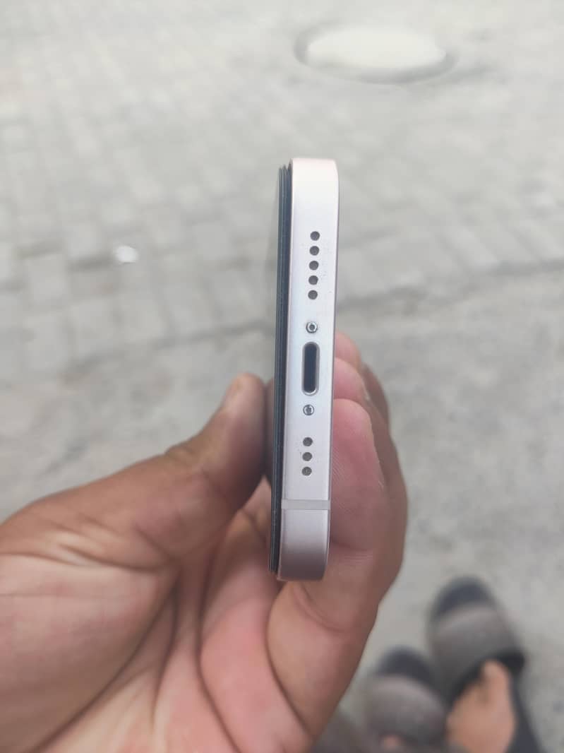 Apple iPhone 13 2