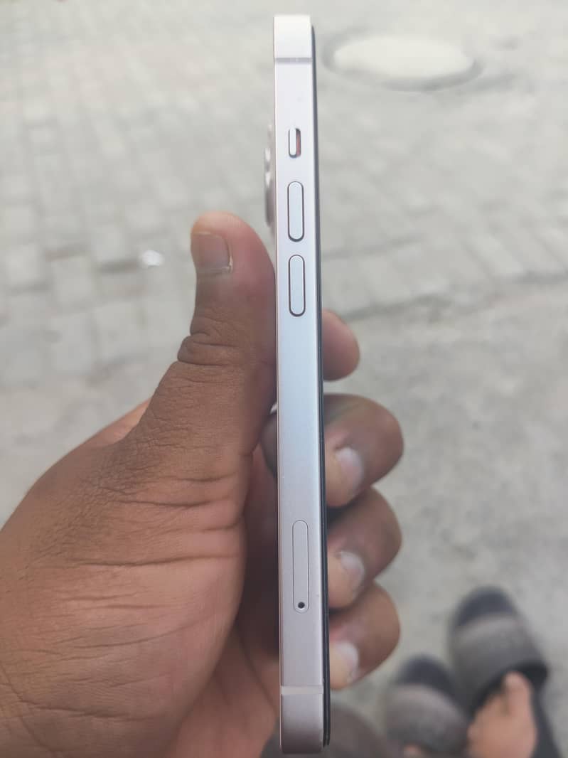 Apple iPhone 13 5