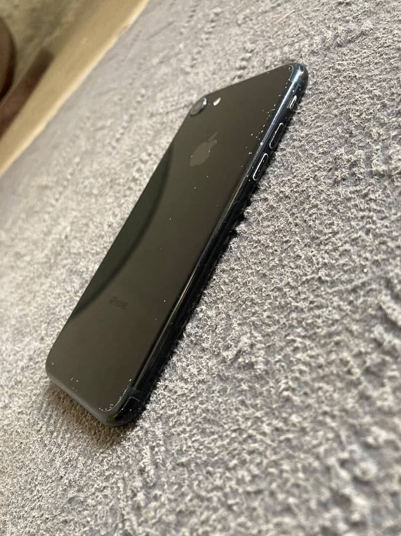 Apple iPhone 7 3