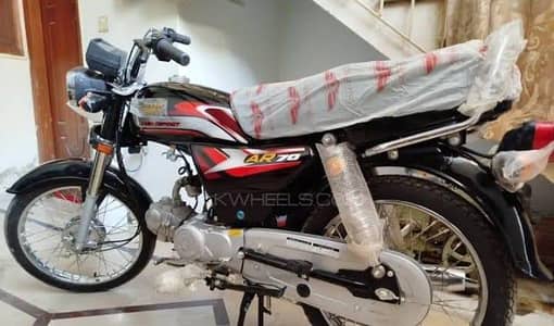 2 new bikes 70 cc classic brands bilkul bhee nahi chali hui new hai