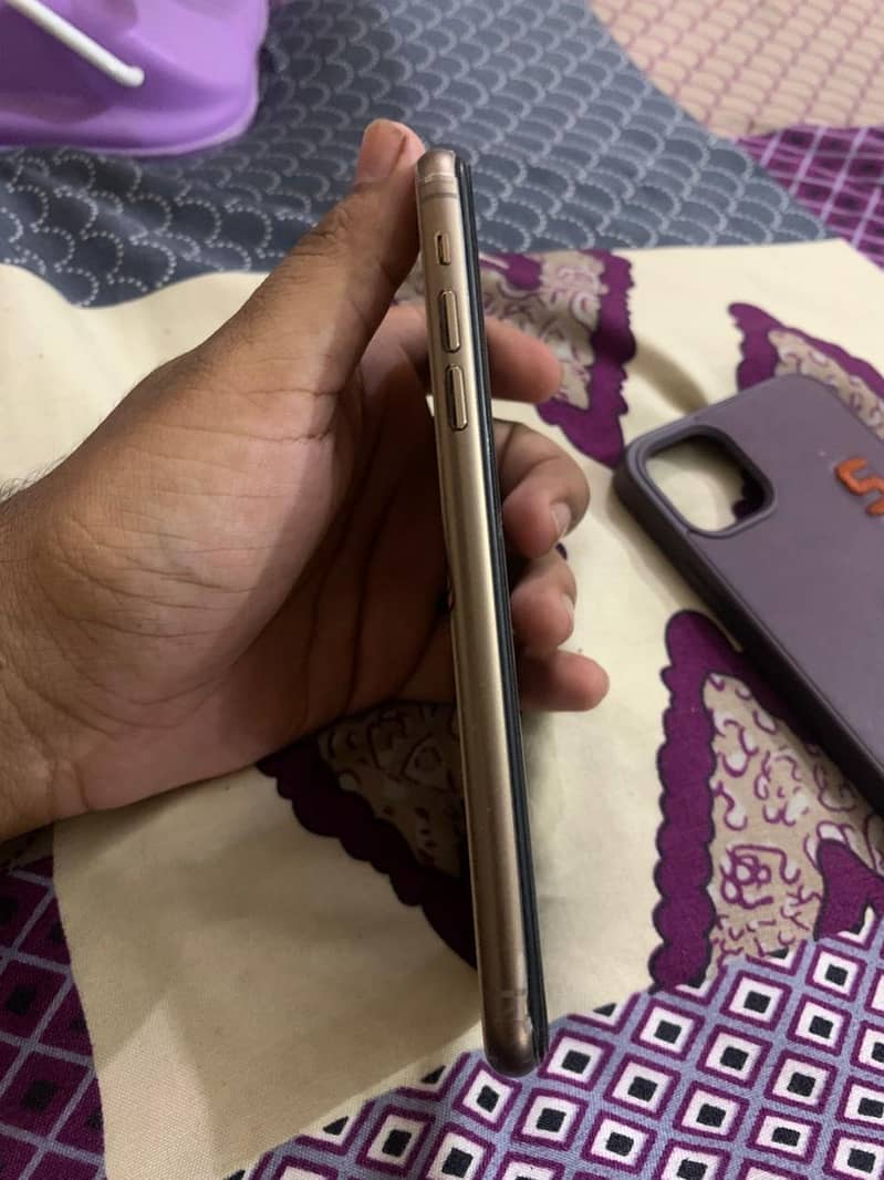 Apple iPhone 11 Pro Max 1