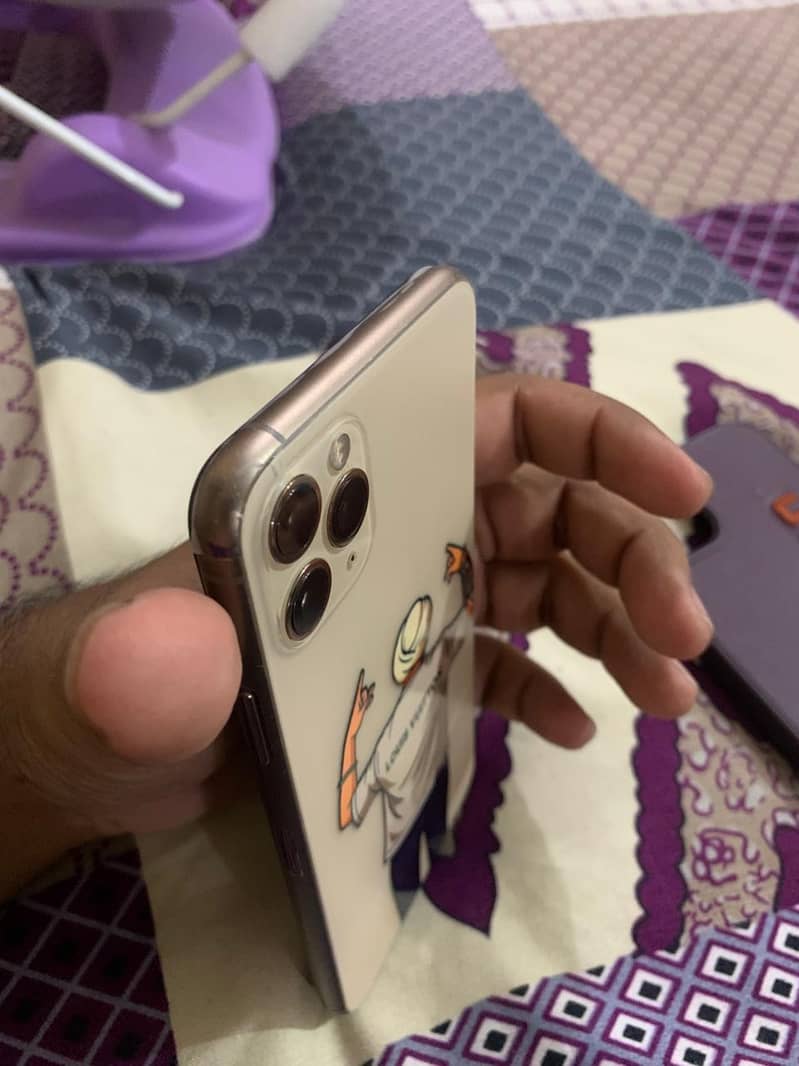 Apple iPhone 11 Pro Max 3