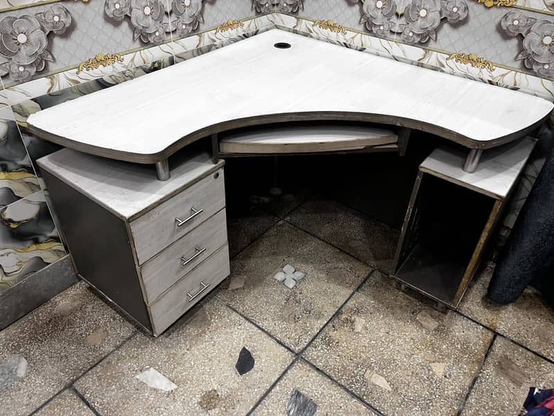 Table for study and office work 2